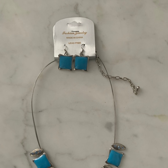 🌸3/$20🌸 Necklace and Matching Earrings Set - Picture 6 of 6